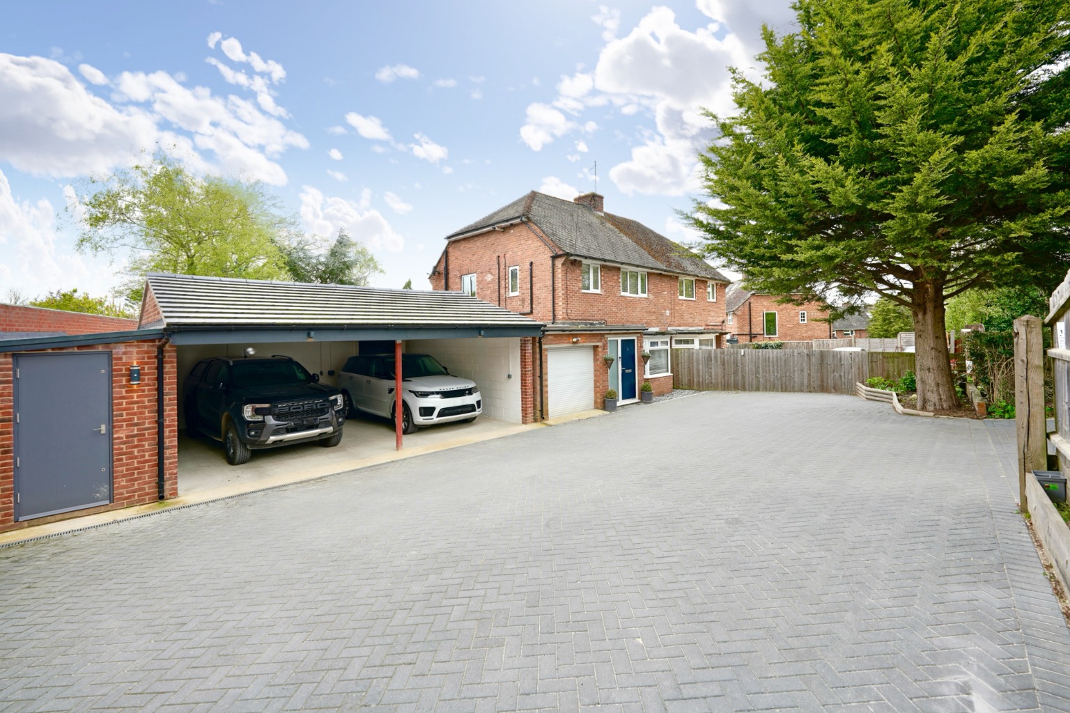 4 bed semi-detached house for sale in Hill Estate, Huntingdon 3