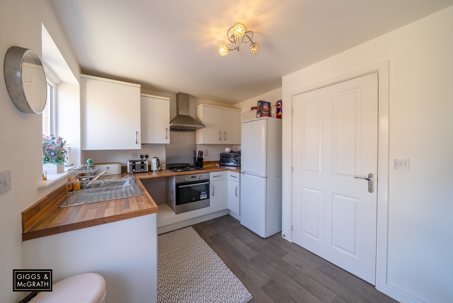 3 bed end of terrace house for sale in Christie Drive, Huntingdon 2