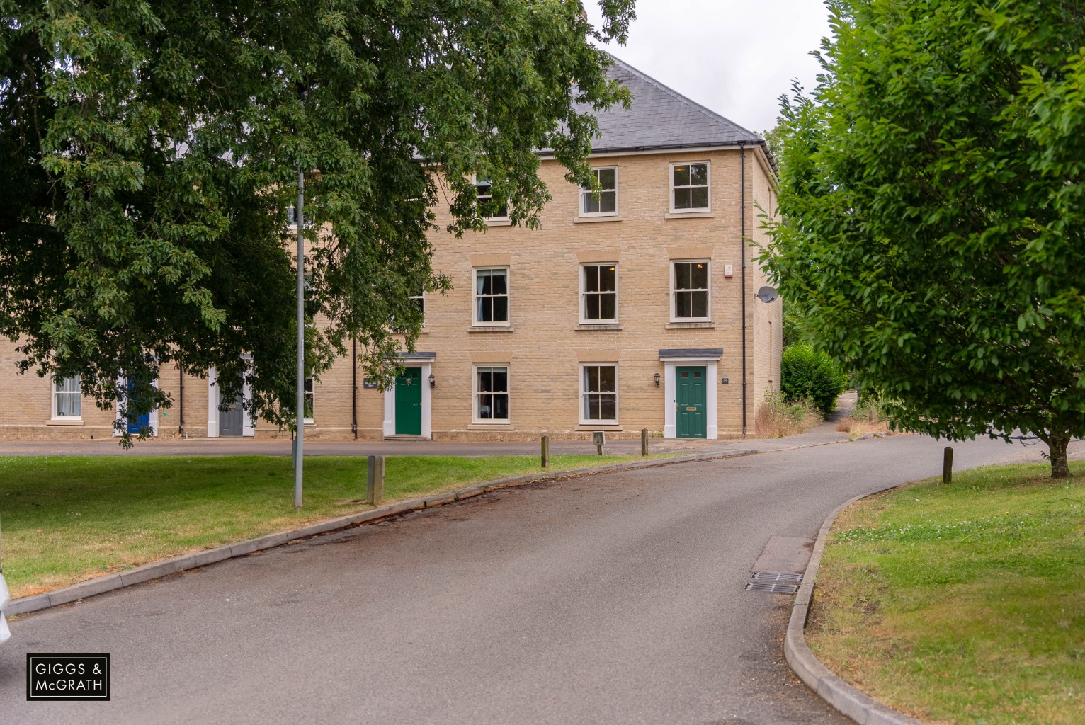 5 bed end of terrace house for sale in South Park Drive, Cambridge, CB23