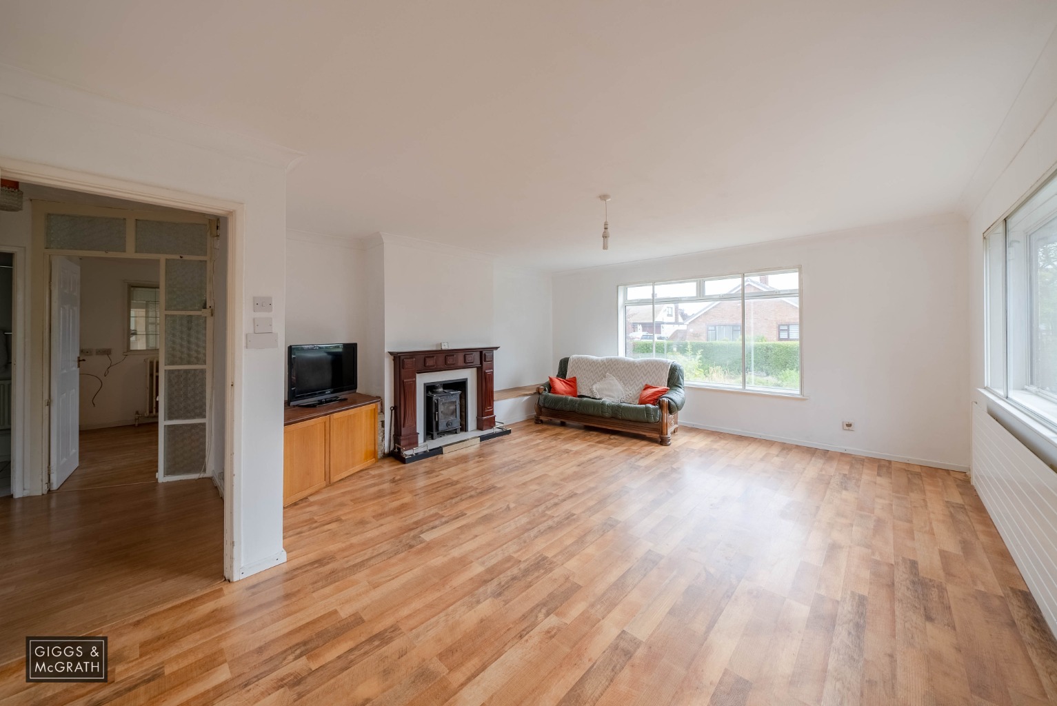 3 bed bungalow for sale in Eaton Close, Huntingdon 2