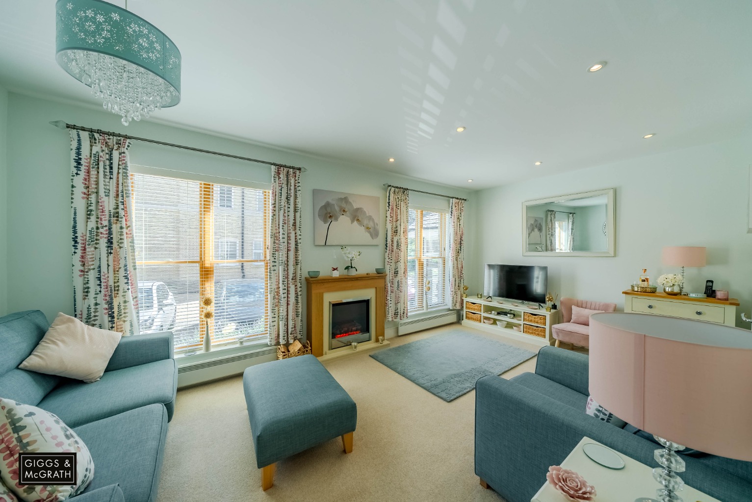 2 bed ground floor flat for sale in Thicket Road, Huntingdon 2