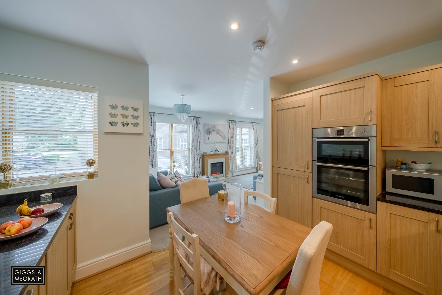 2 bed ground floor flat for sale in Thicket Road, Huntingdon 1