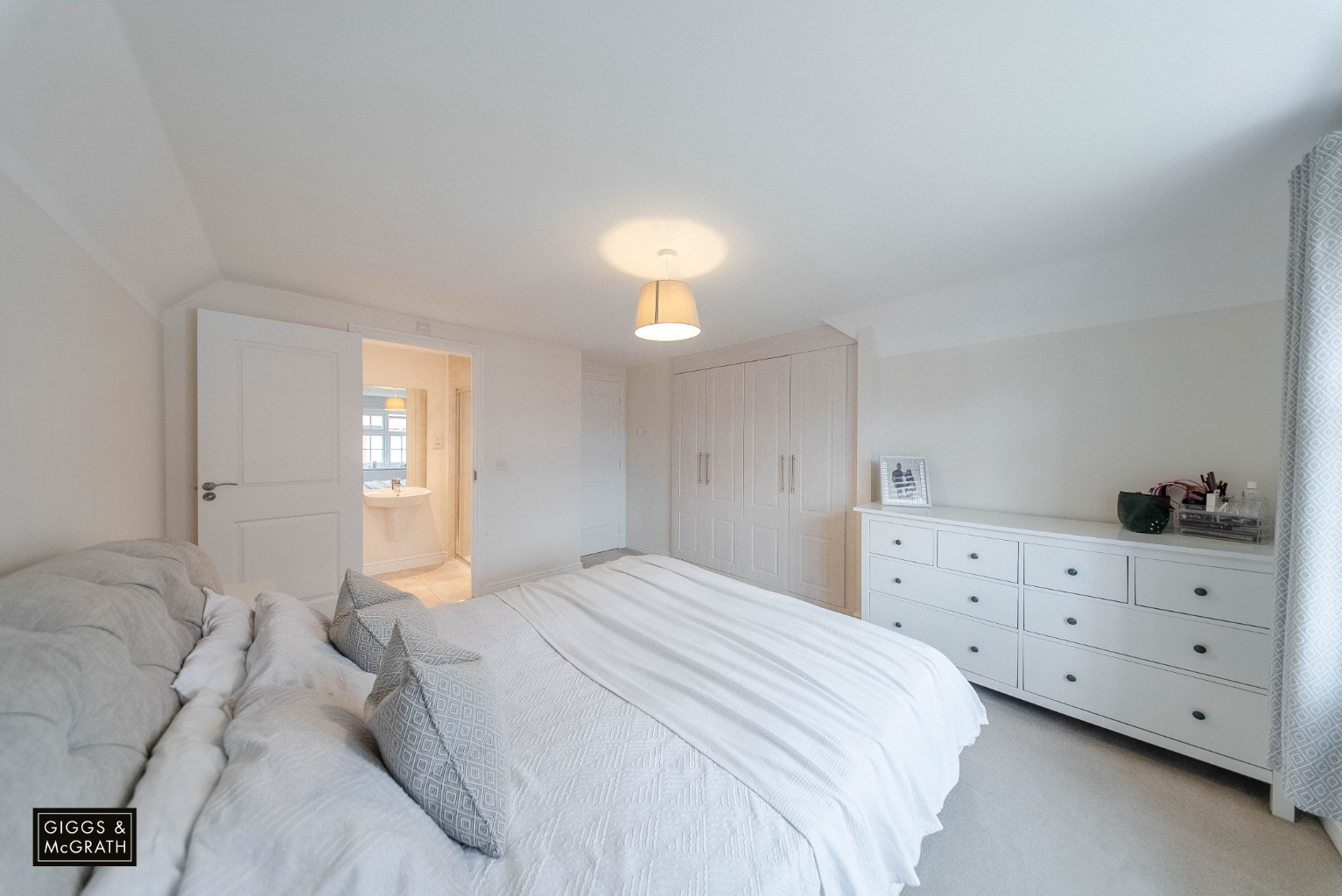 4 bed detached house for sale in Tiptoff Close, Huntingdon  - Property Image 10