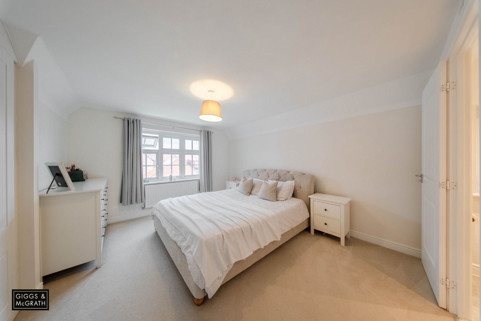 4 bed detached house for sale in Tiptoff Close, Huntingdon 8