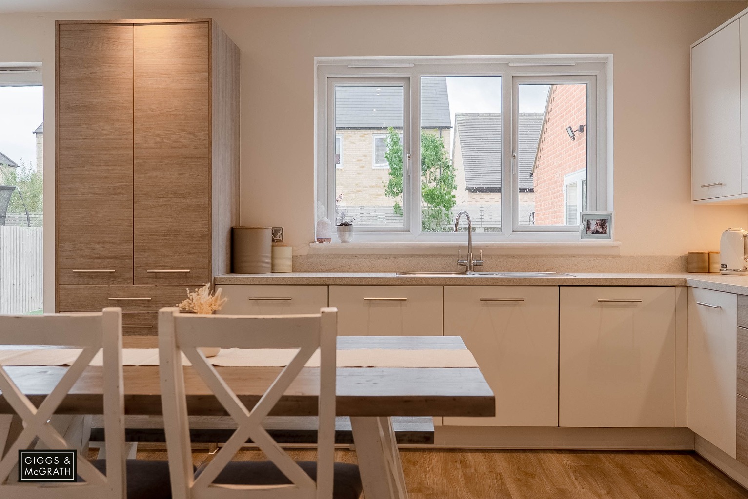 4 bed detached house for sale in Tiptoff Close, Huntingdon  - Property Image 6