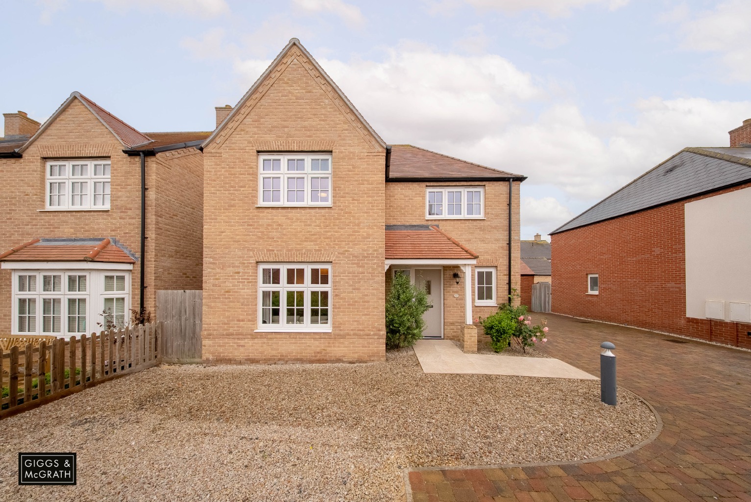 4 bed detached house for sale in Tiptoff Close, Huntingdon - Property Image 1