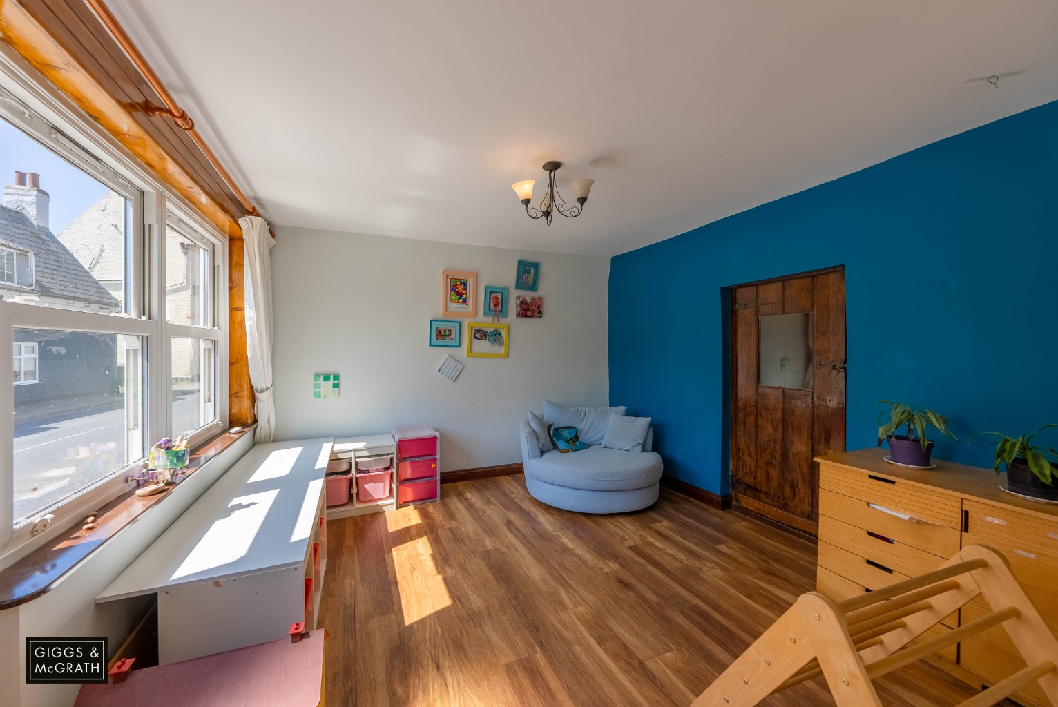 4 bed end of terrace house for sale in High Street, Huntingdon 9