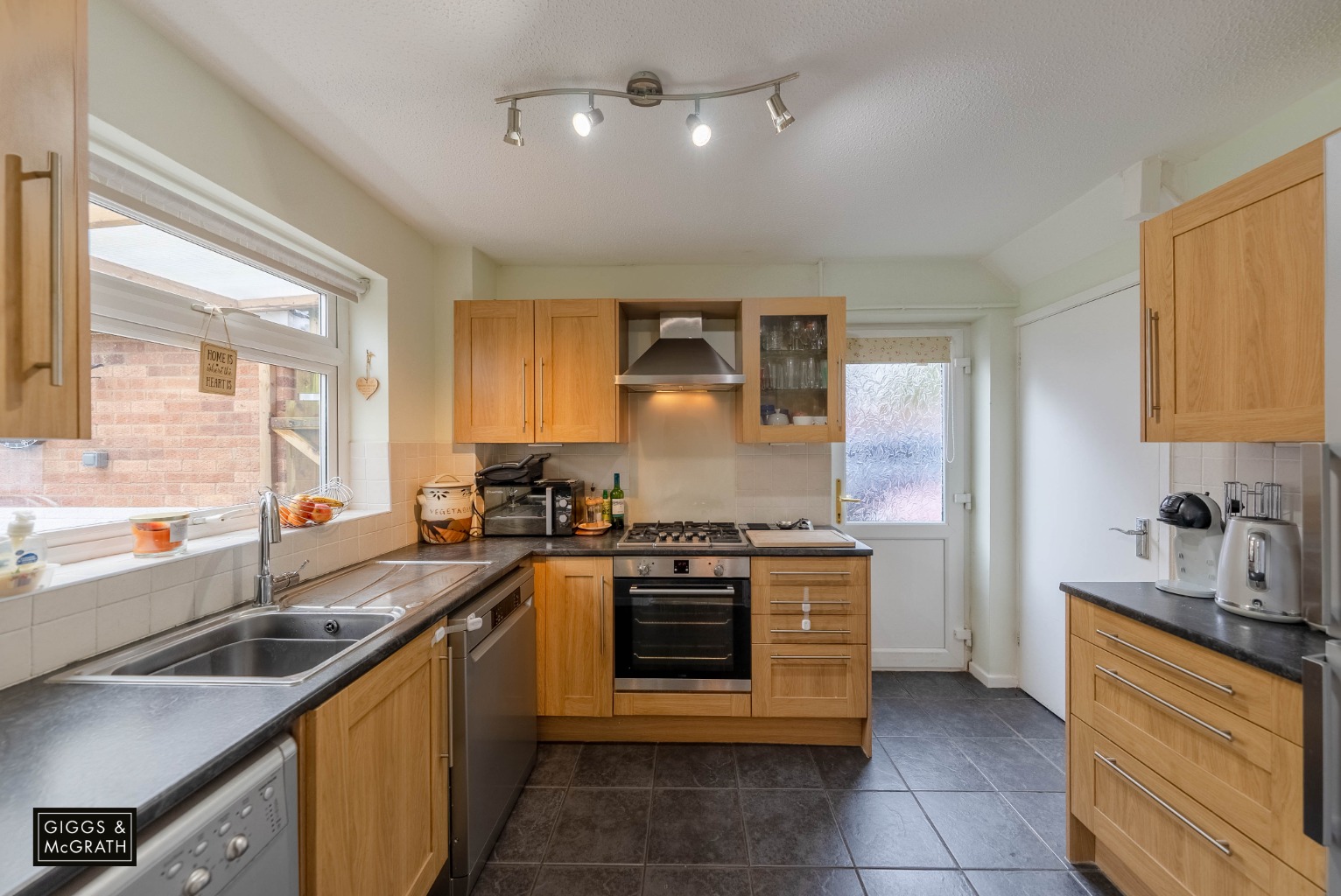 3 bed detached house for sale in Elizabeth Way, Huntingdon 2