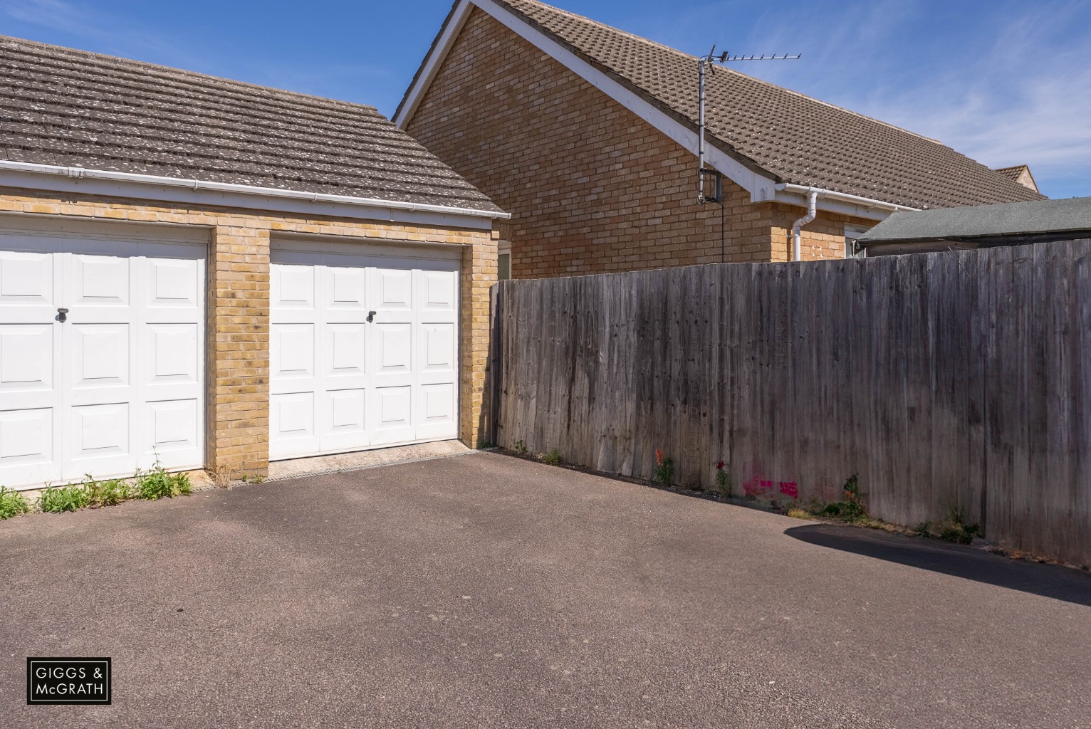 3 bed end of terrace house for sale in Robertson Way, Huntingdon 12