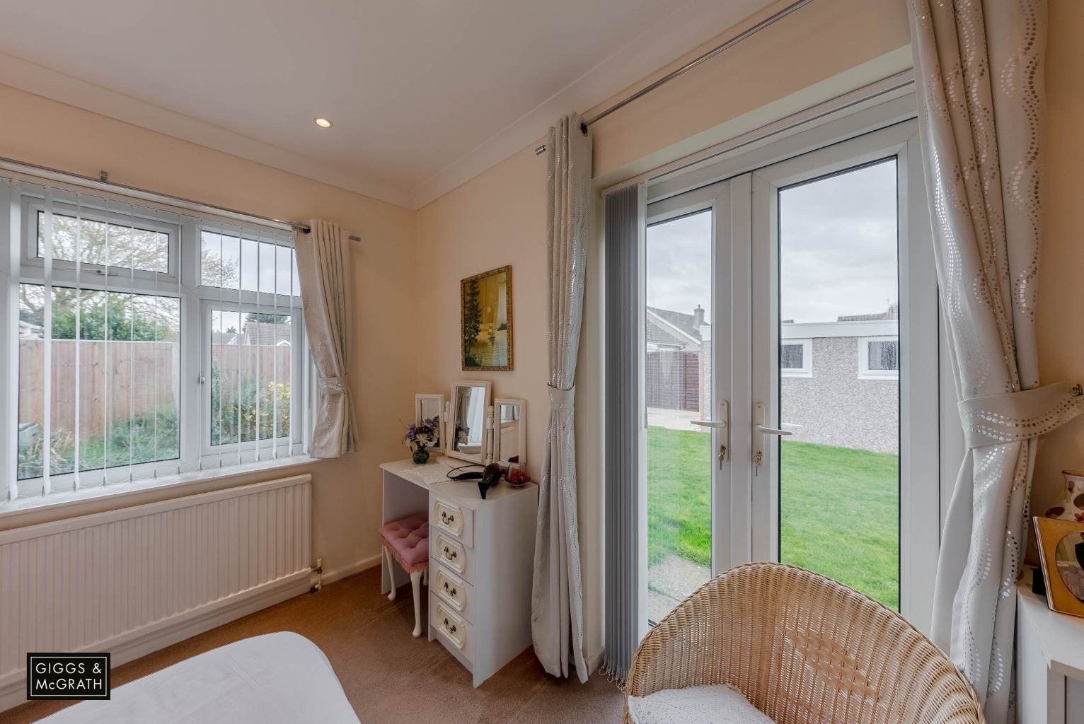 3 bed detached bungalow for sale in Desborough Road, Huntingdon 7