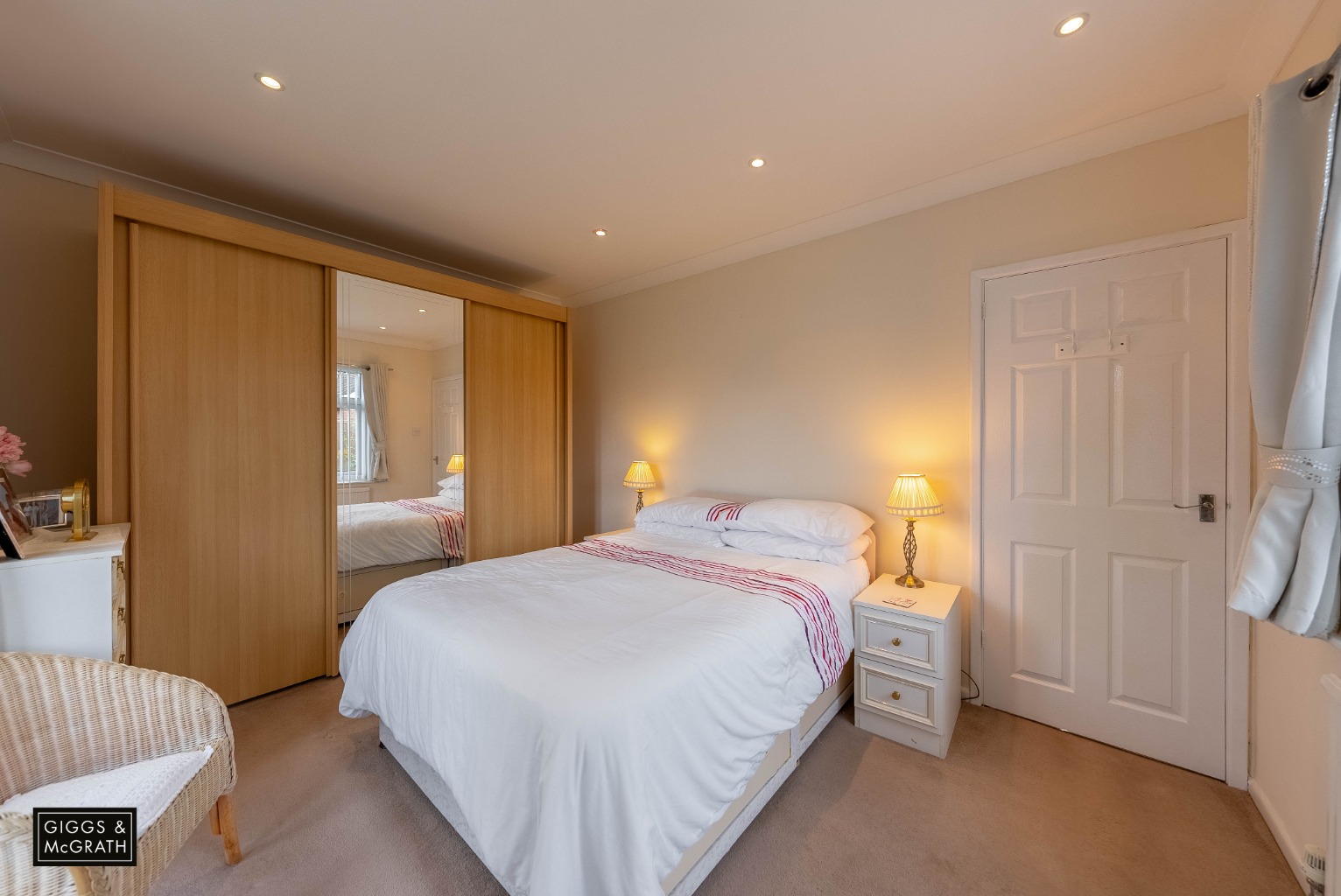 3 bed detached bungalow for sale in Desborough Road, Huntingdon 6