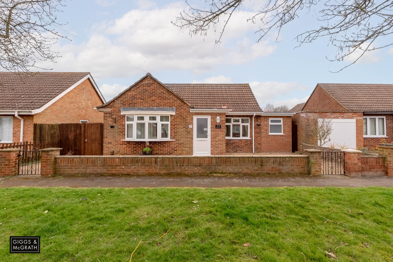 3 bed detached bungalow for sale in Desborough Road, Huntingdon 12