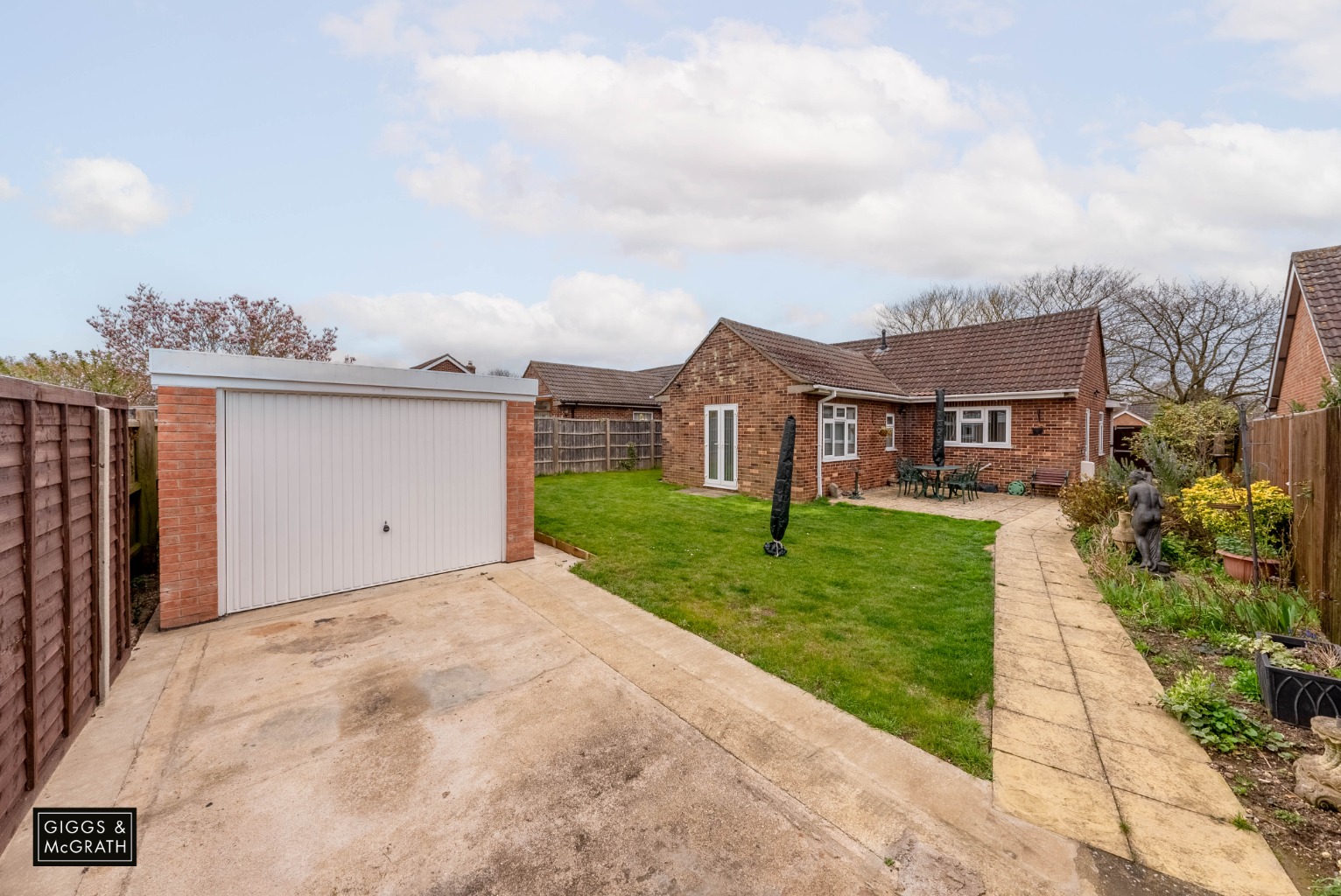3 bed detached bungalow for sale in Desborough Road, Huntingdon  - Property Image 4