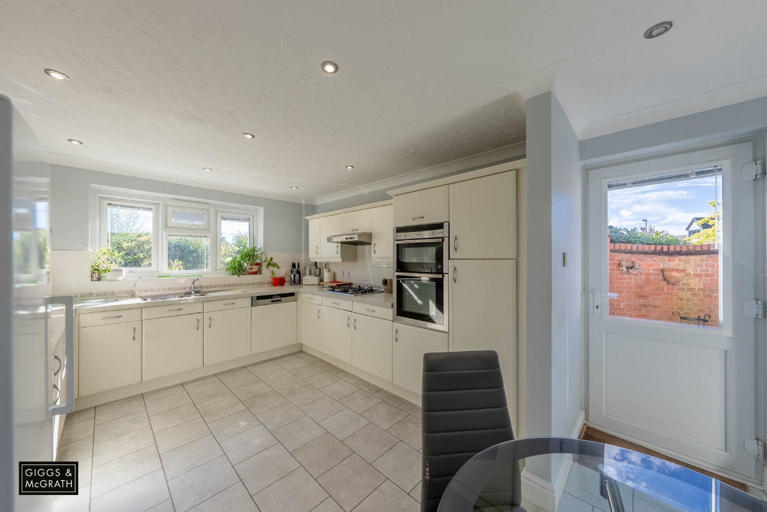 4 bed detached house for sale in The Pasture, Huntingdon 6