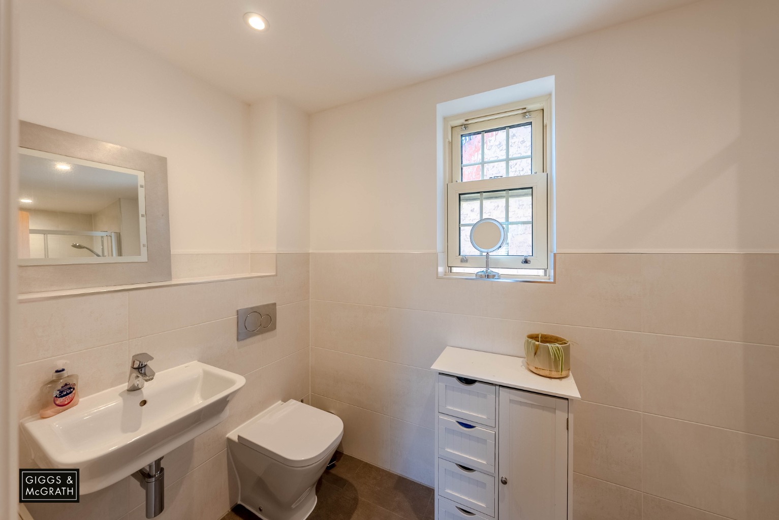 5 bed detached house for sale in Central Avenue, Huntingdon 9