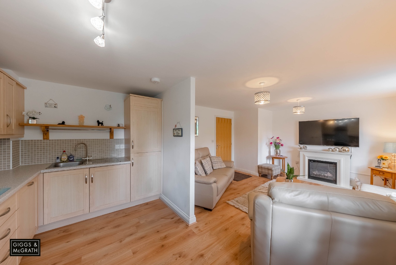 1 bed ground floor flat for sale in Leas Close, St. Ives 3