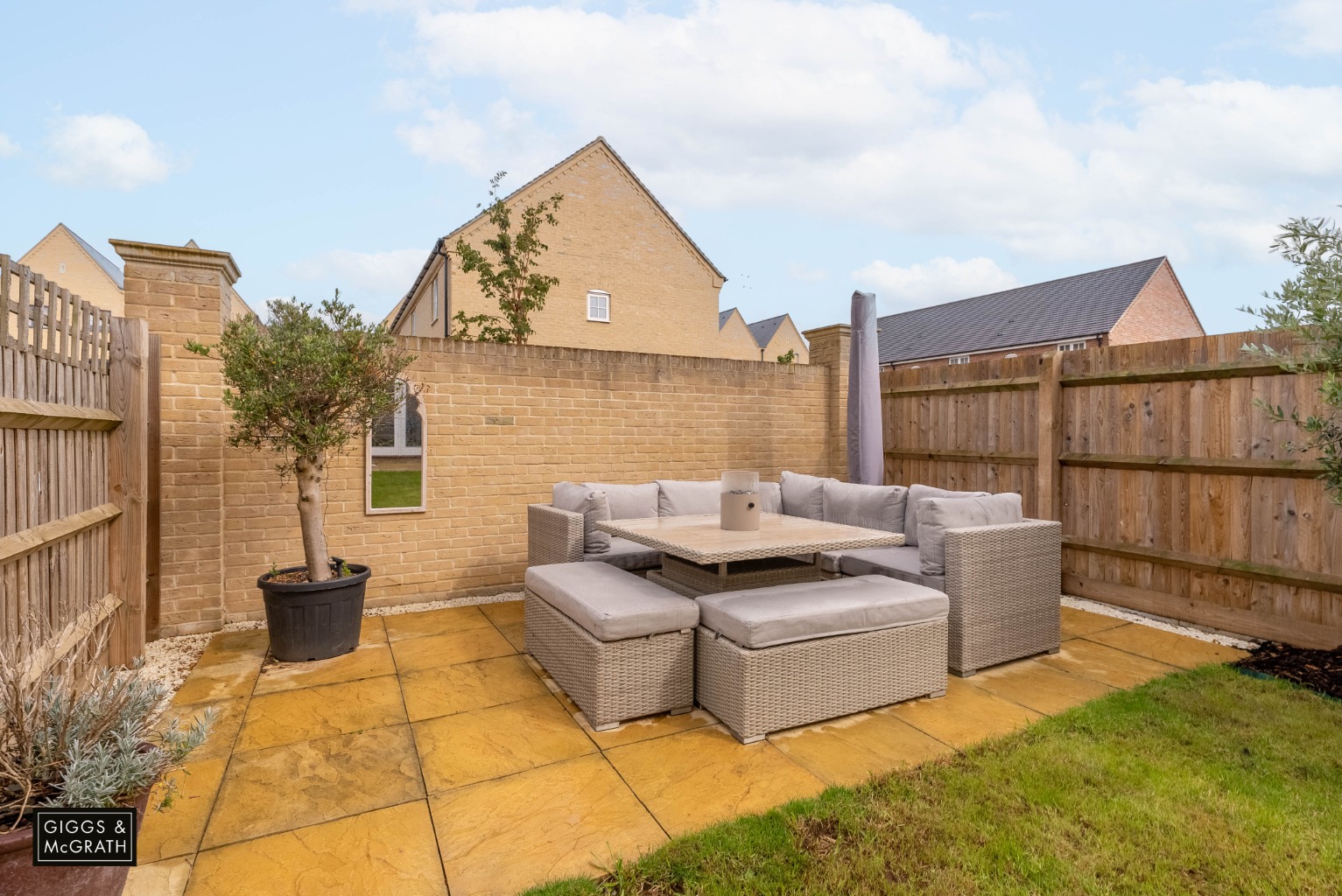 4 bed detached house for sale in Senliz Road, Huntingdon 17