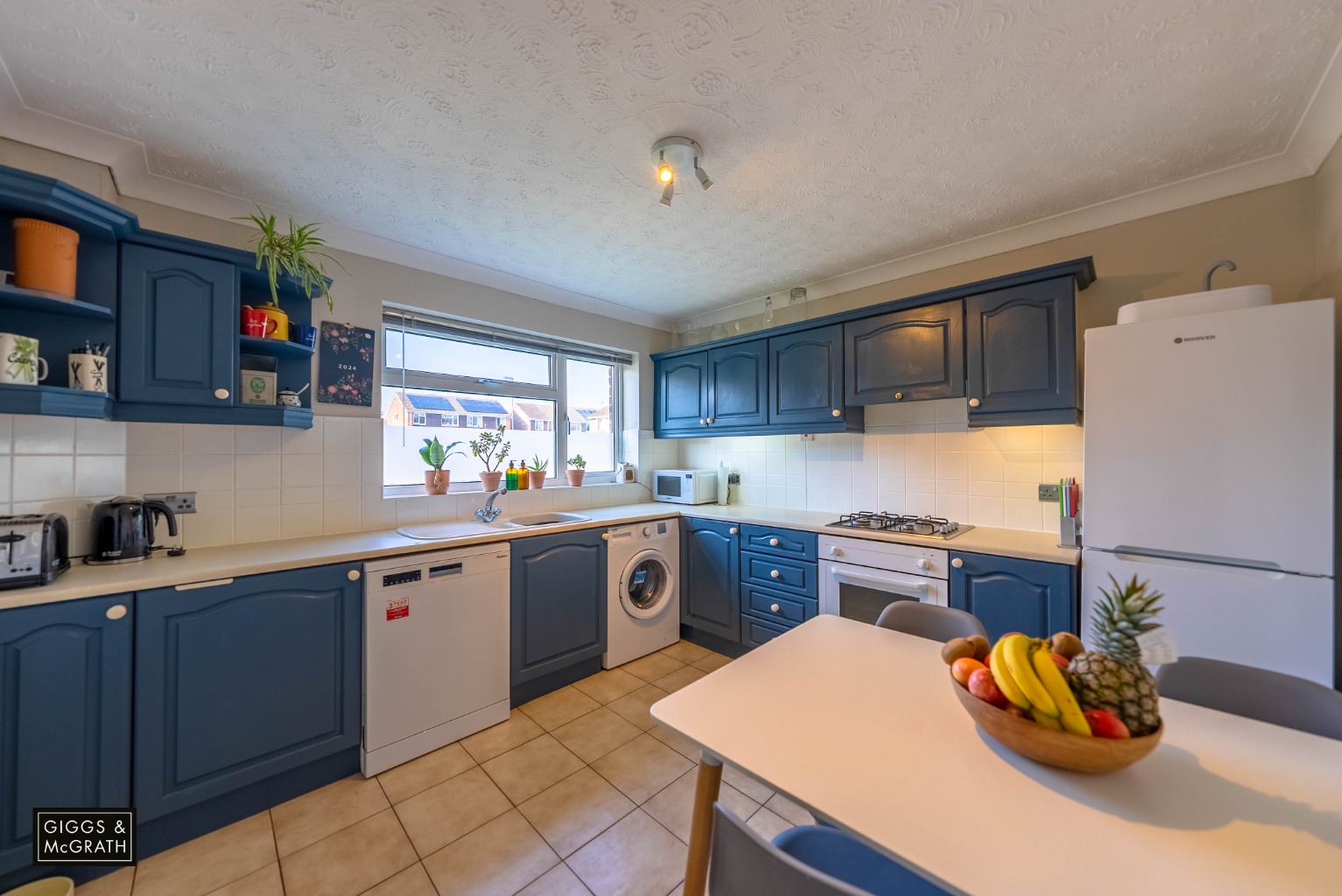 3 bed end of terrace house for sale in Curlew Close, St. Ives 1