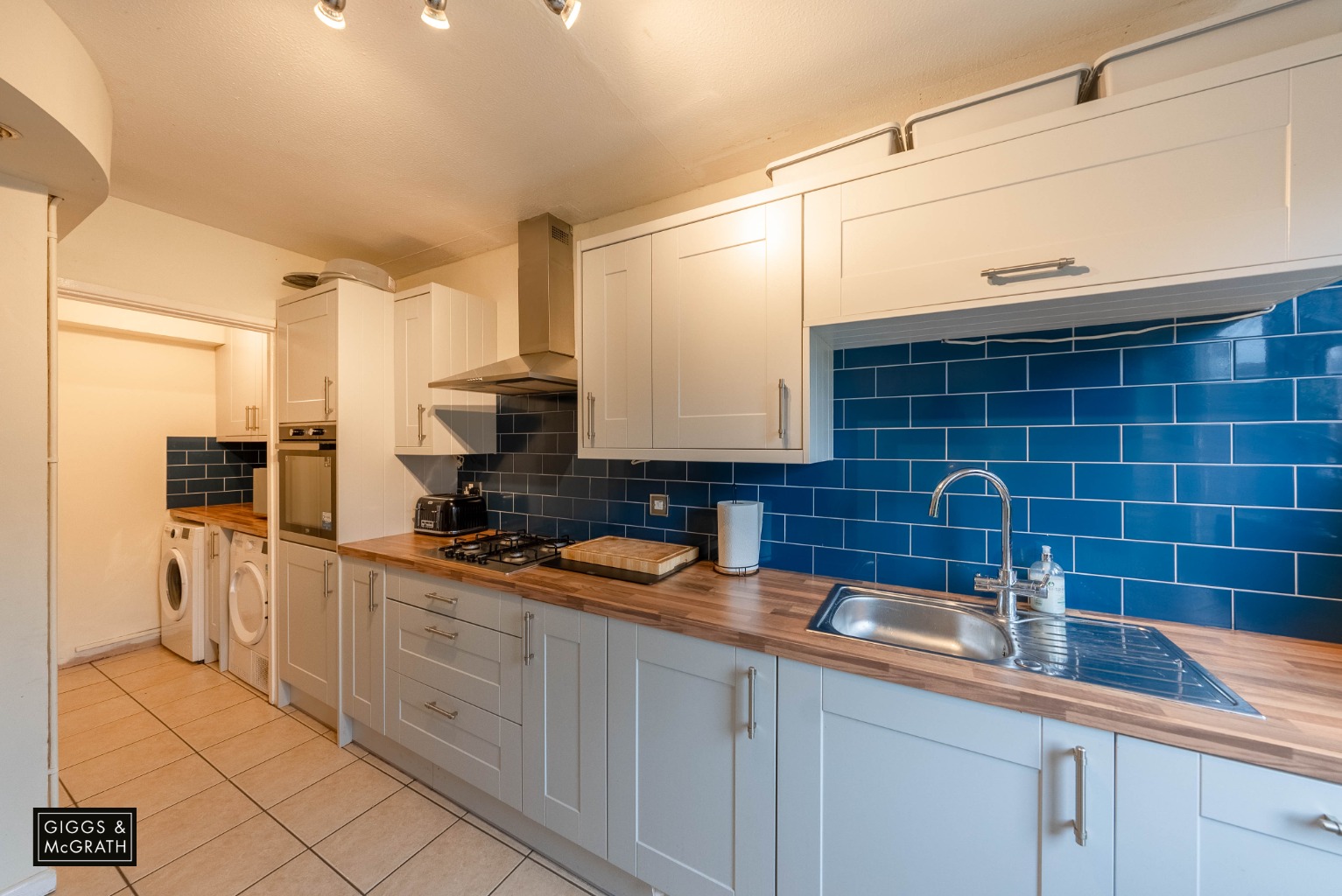 2 bed end of terrace house for sale in Bath Crescent, Huntingdon 1