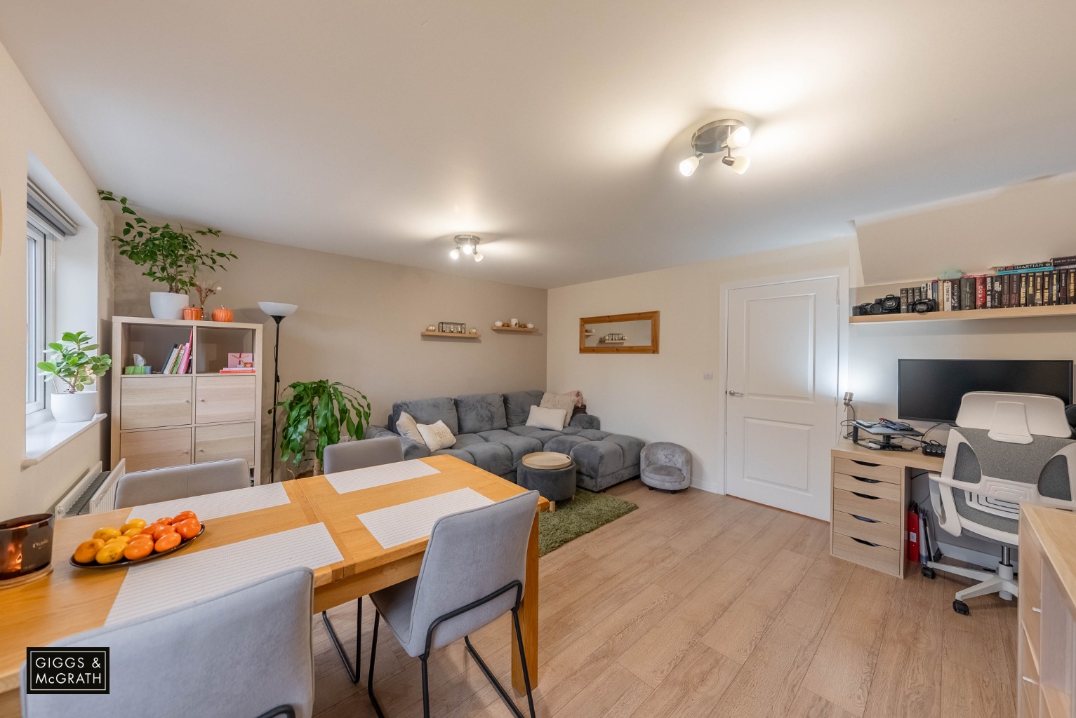 2 bed end of terrace house for sale in Tiptoff Close, Huntingdon 1