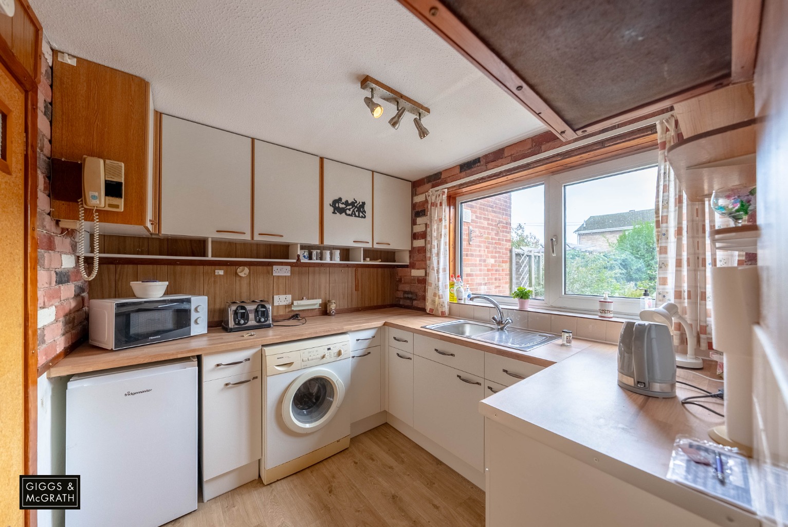 2 bed semi-detached house for sale in Lancelot Way, Huntingdon  - Property Image 2