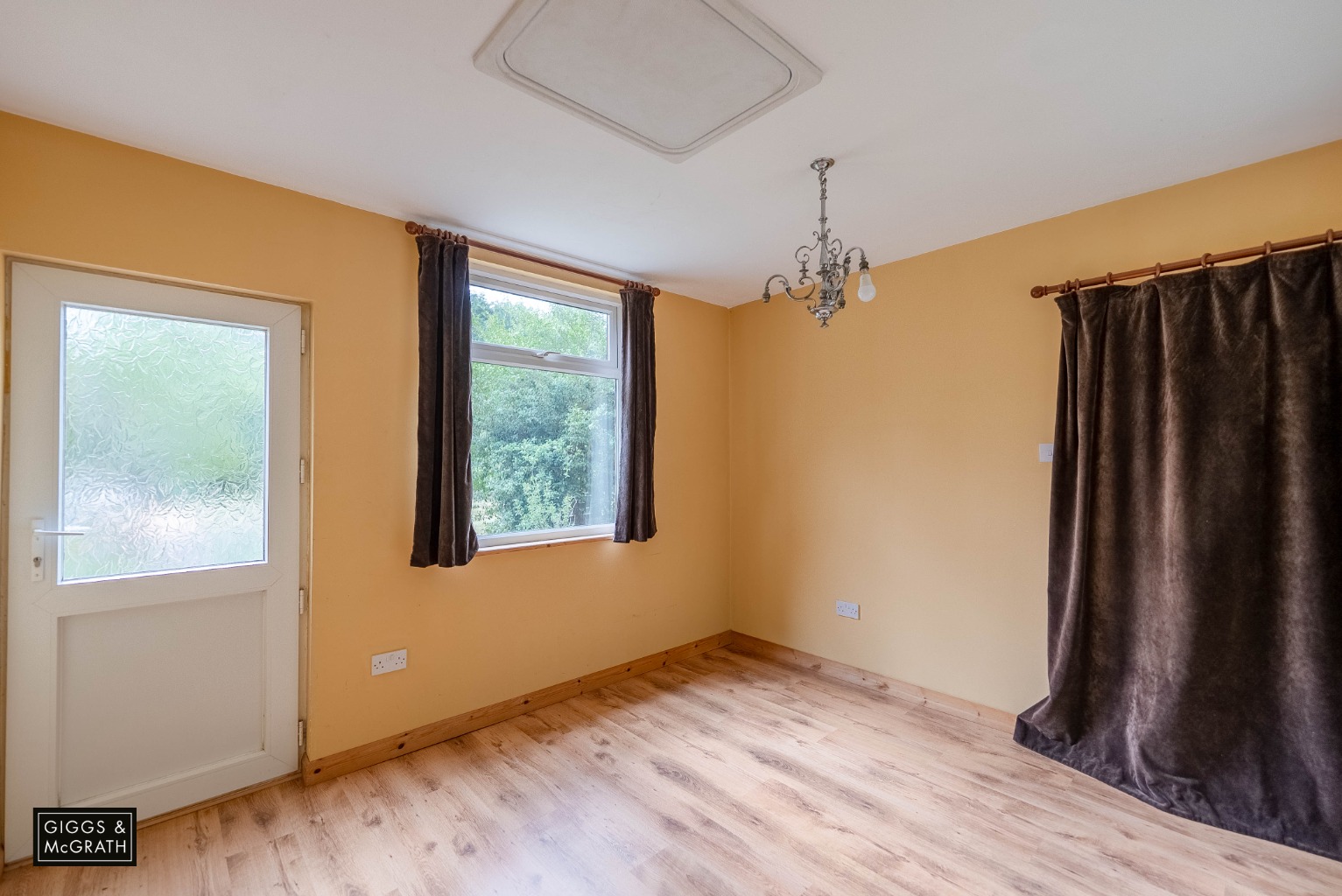 3 bed detached bungalow for sale in Colne Road, Huntingdon 7