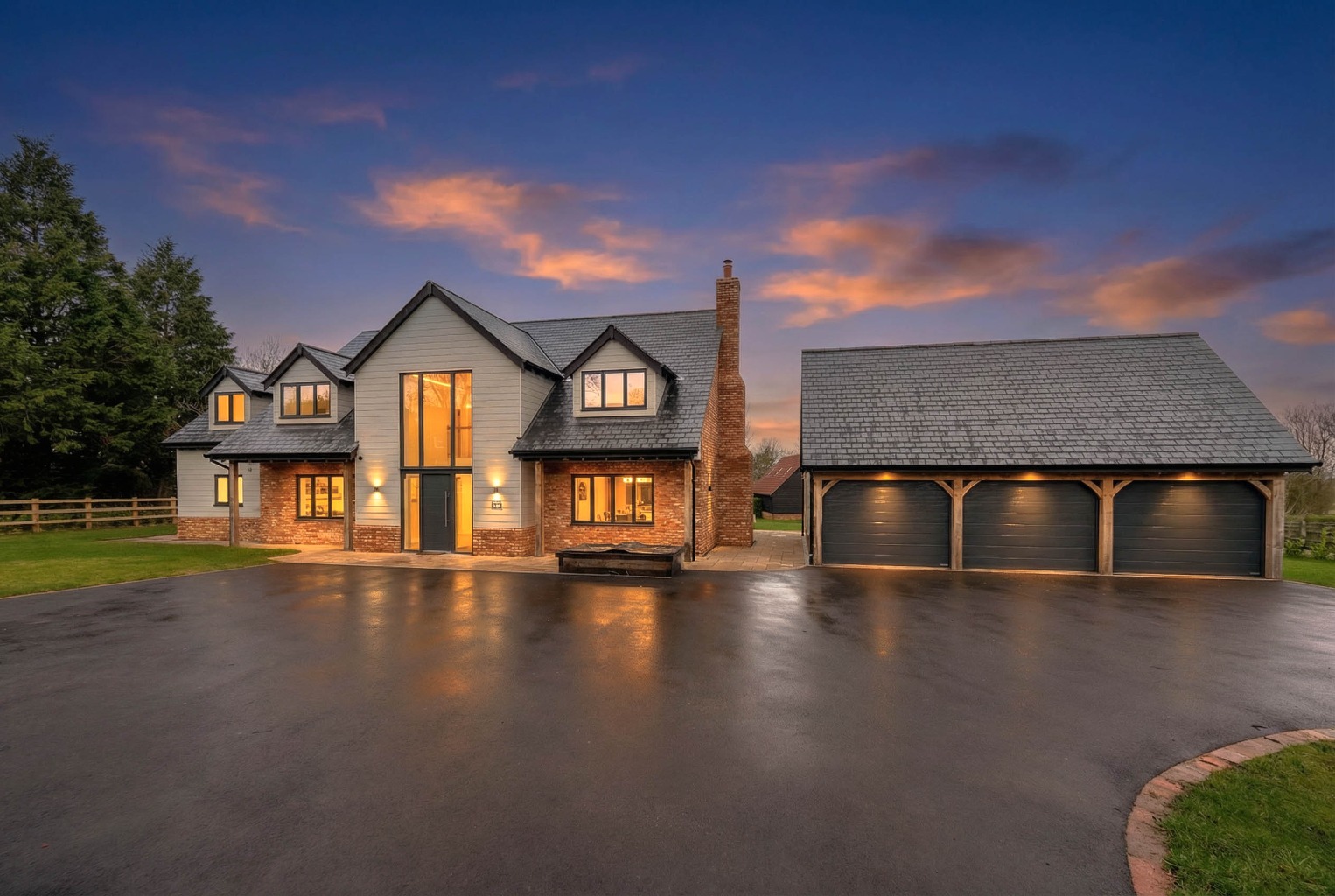 5 bed detached house for sale in Fen Road, Huntingdon - Property Image 1