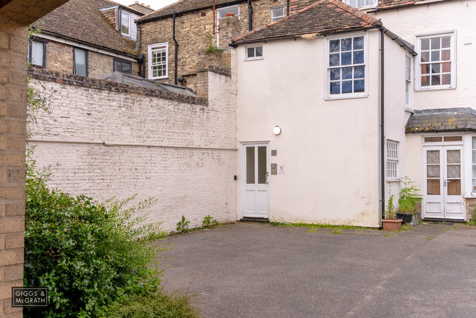 1 bed ground floor flat for sale in Mill Road, Huntingdon - Property Image 1