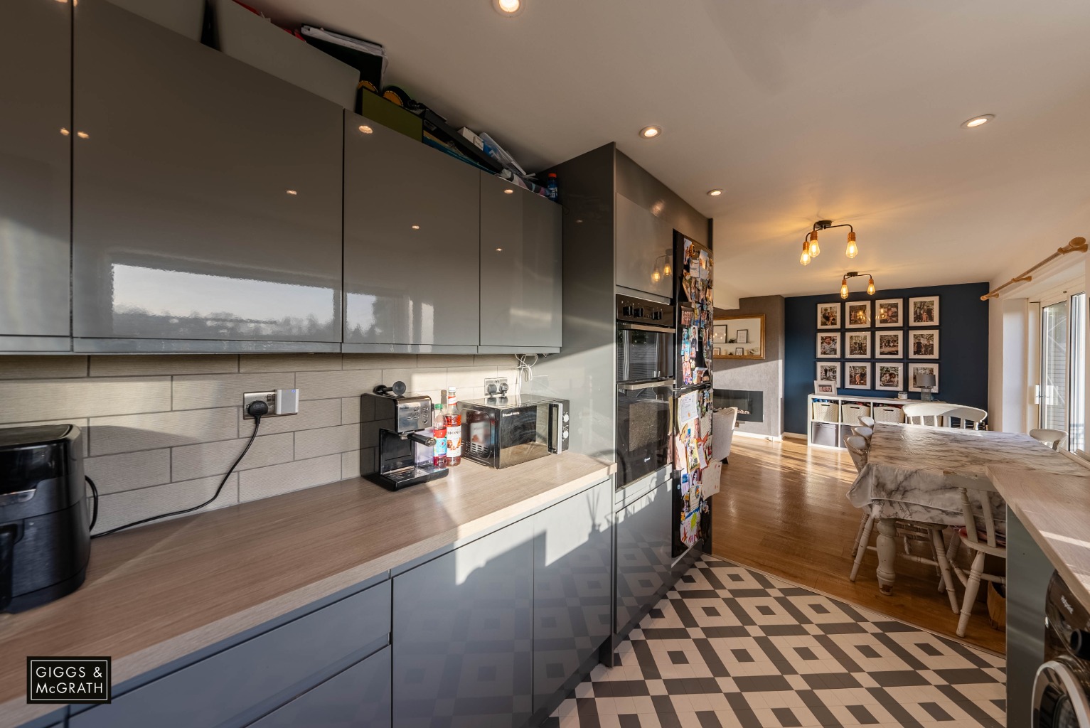 3 bed detached house for sale in Lenton Close, Huntingdon 3