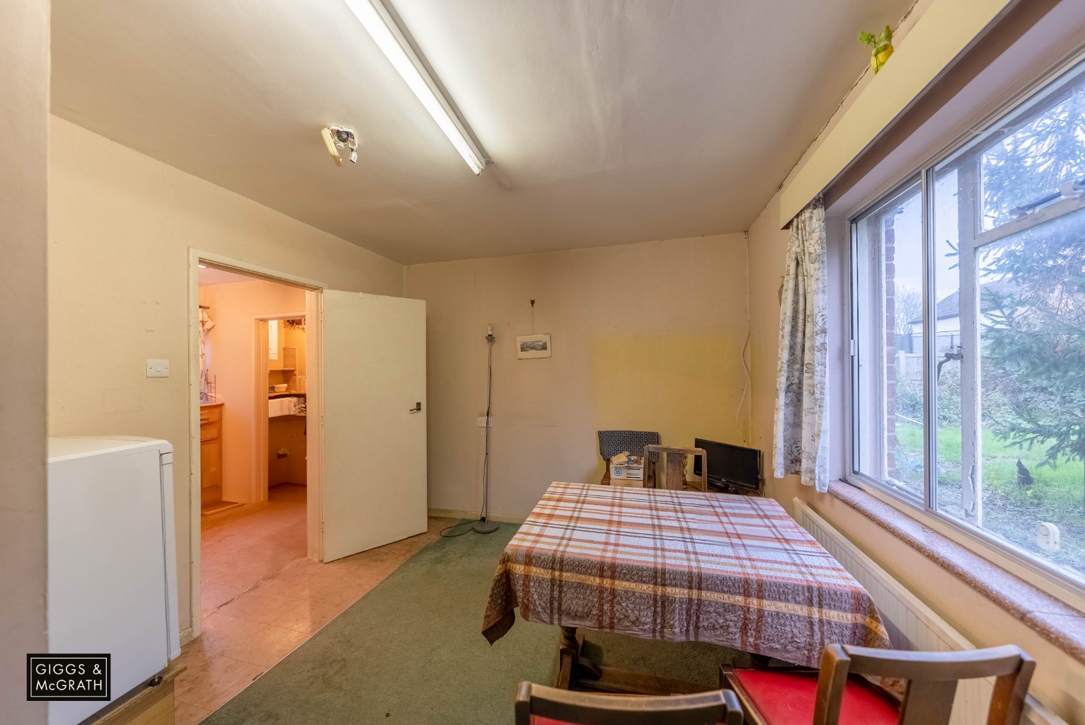 3 bed detached house for sale in Meadow Lane, Huntingdon 8