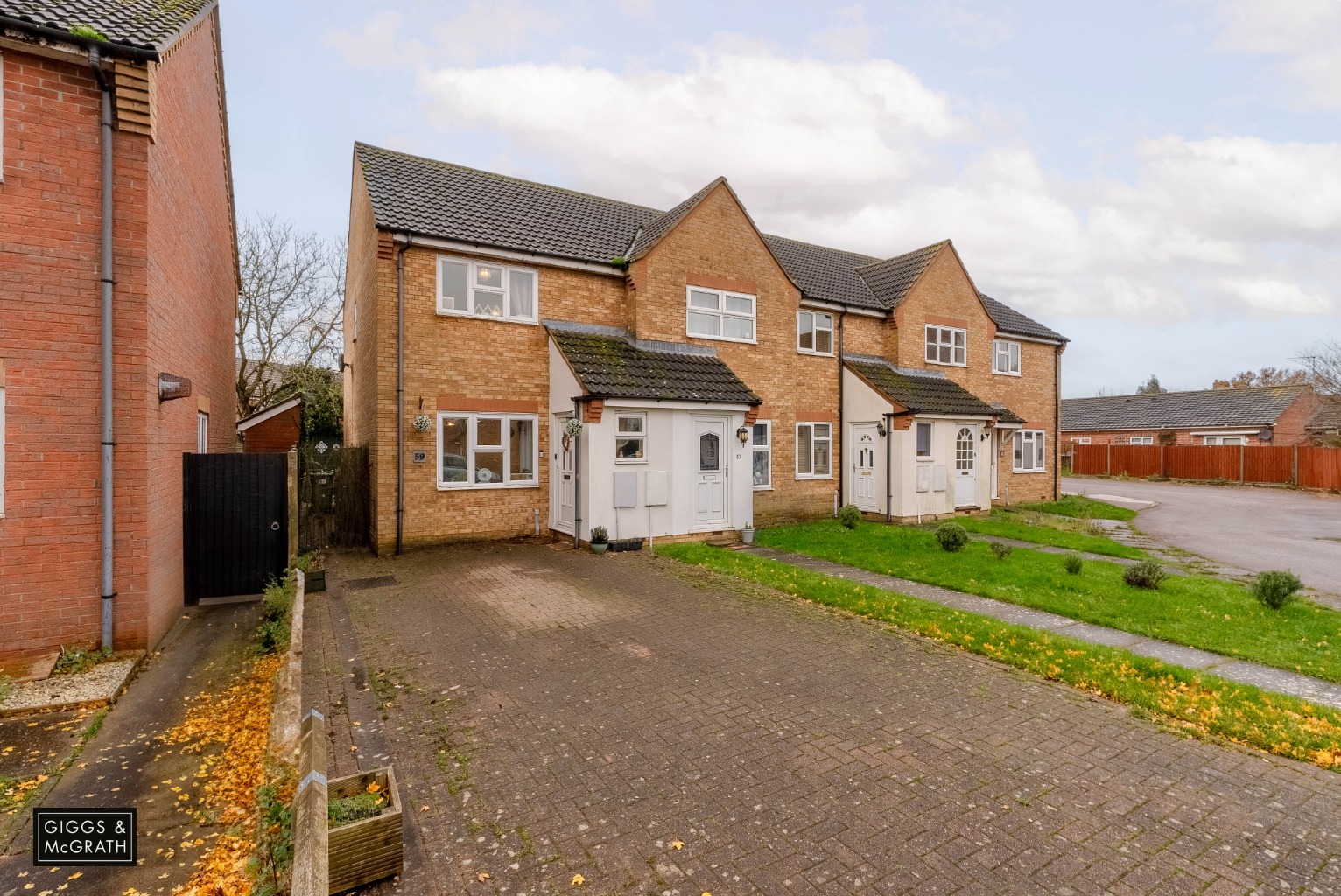 2 bed end of terrace house for sale in Orchard Close, Huntingdon, PE28