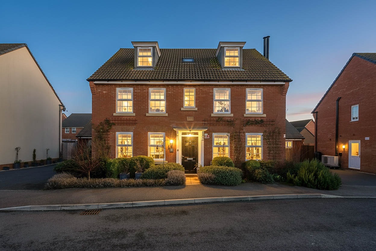 5 bed detached house for sale in Mahaddie Way, Huntingdon  - Property Image 1