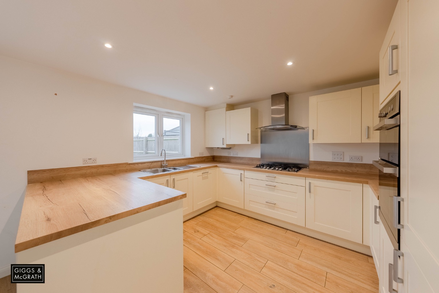 4 bed detached house for sale in Peacock Drive, Huntingdon 2