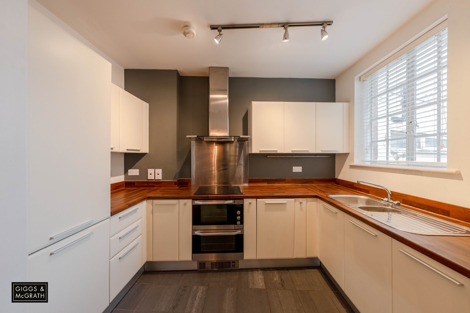 2 bed ground floor maisonette for sale in Walden Grove, Huntingdon  - Property Image 3