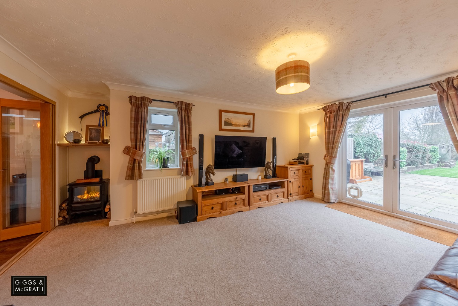 4 bed detached house for sale in The Trundle, Huntingdon 2