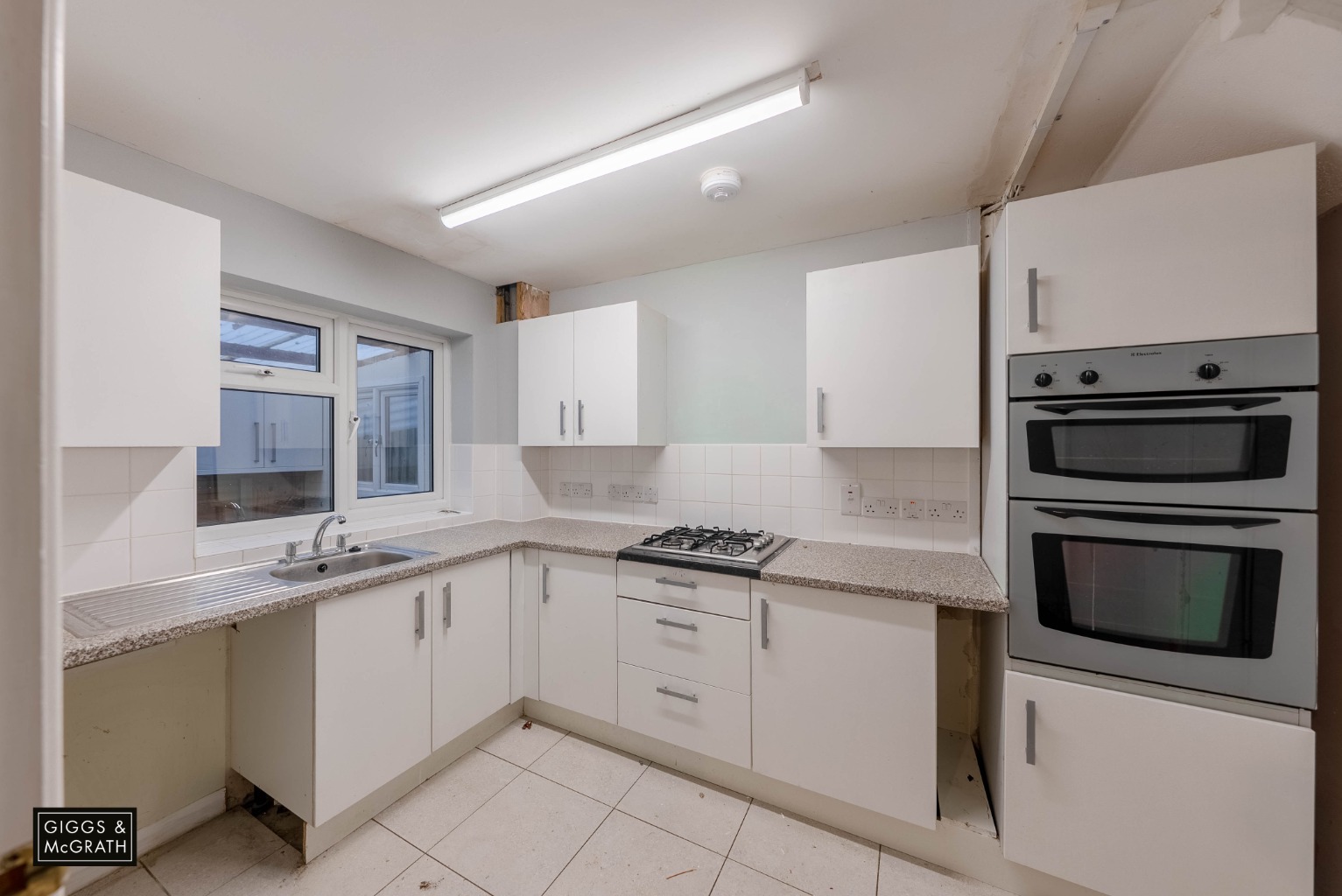 3 bed terraced house for sale in Windsor Close, St. Ives 1