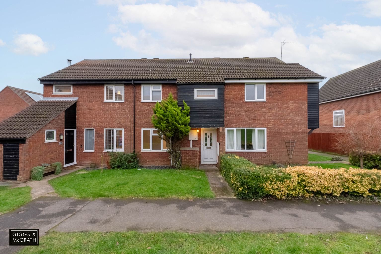 3 bed terraced house for sale in Windsor Close, St. Ives - Property Image 1