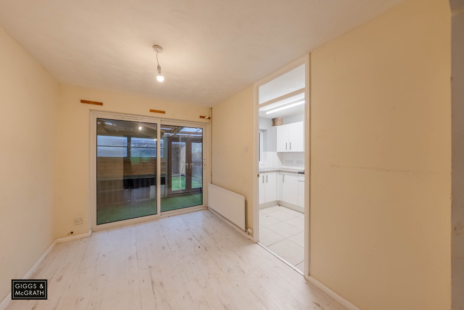 3 bed terraced house for sale in Windsor Close, St. Ives  - Property Image 6