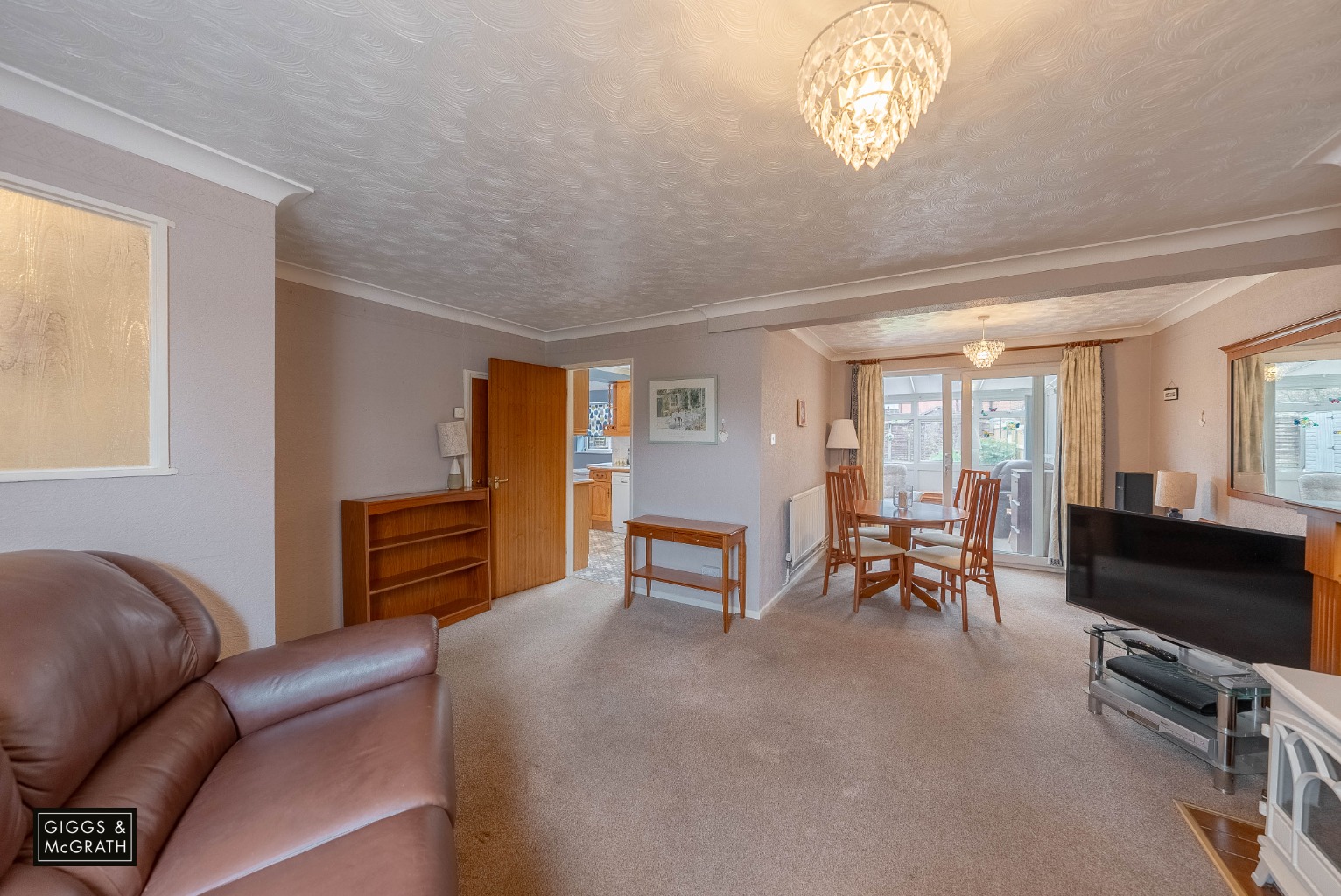 3 bed semi-detached house for sale in Stuart Close, Huntingdon  - Property Image 6