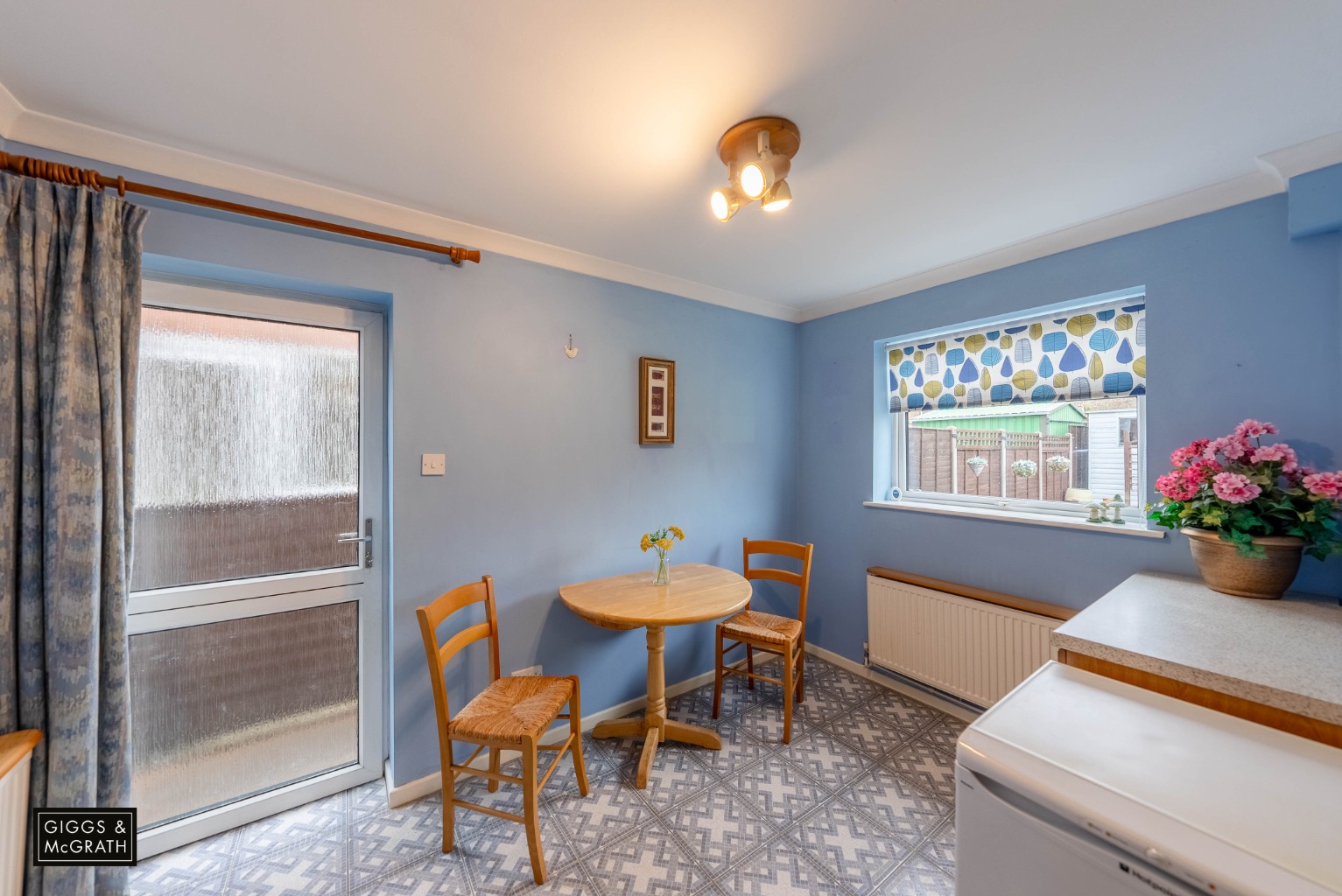 3 bed semi-detached house for sale in Stuart Close, Huntingdon  - Property Image 8