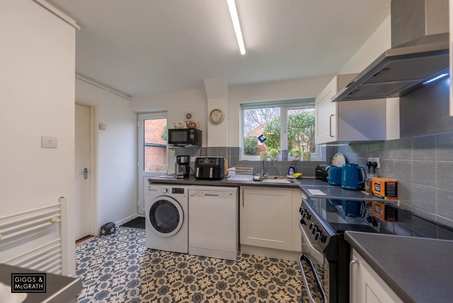 3 bed end of terrace house for sale in Bedford Close, Huntingdon 7