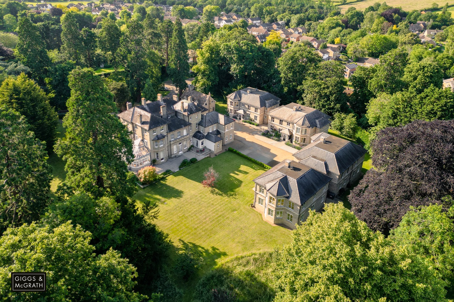 2 bed flat for sale in Thicket Road, Huntingdon  - Property Image 1