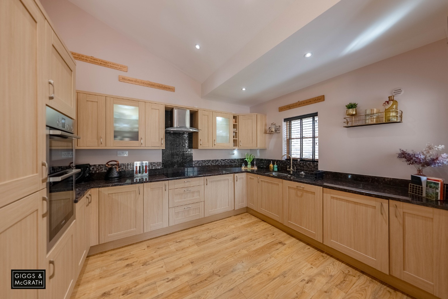 2 bed flat for sale in Thicket Road, Huntingdon  - Property Image 11