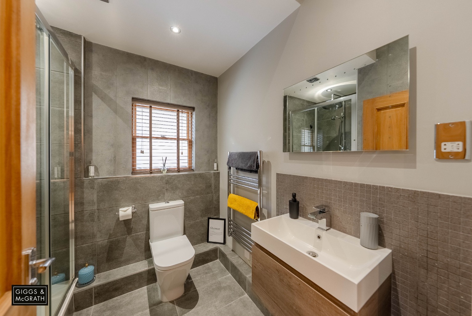 2 bed flat for sale in Thicket Road, Huntingdon 3