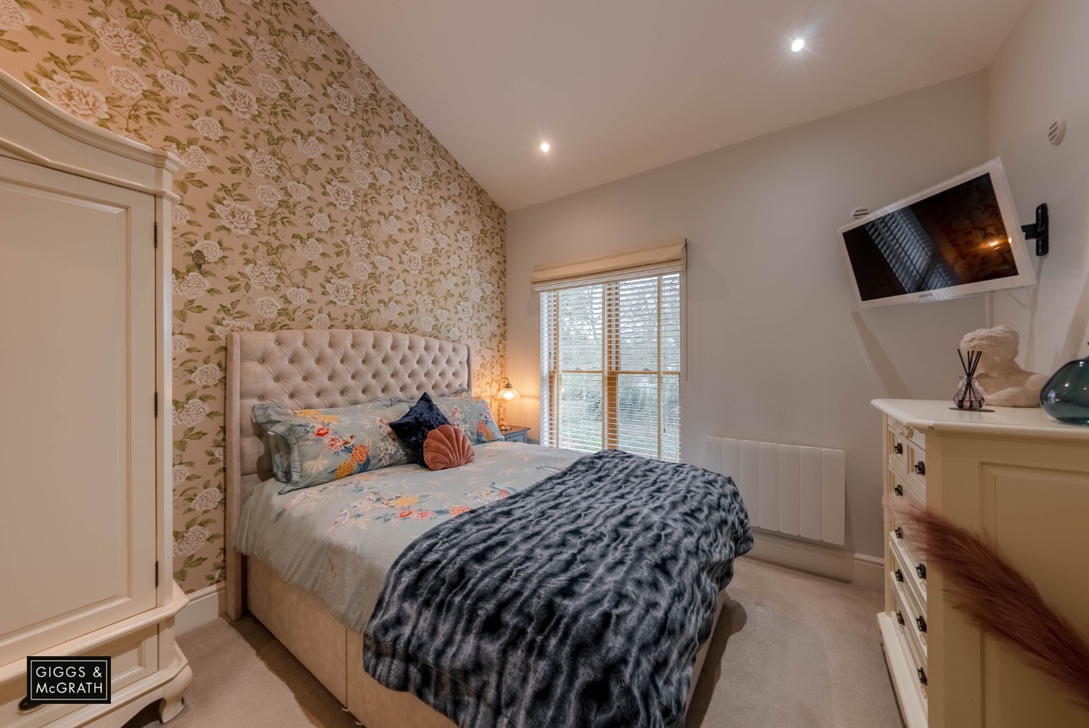 2 bed flat for sale in Thicket Road, Huntingdon 21