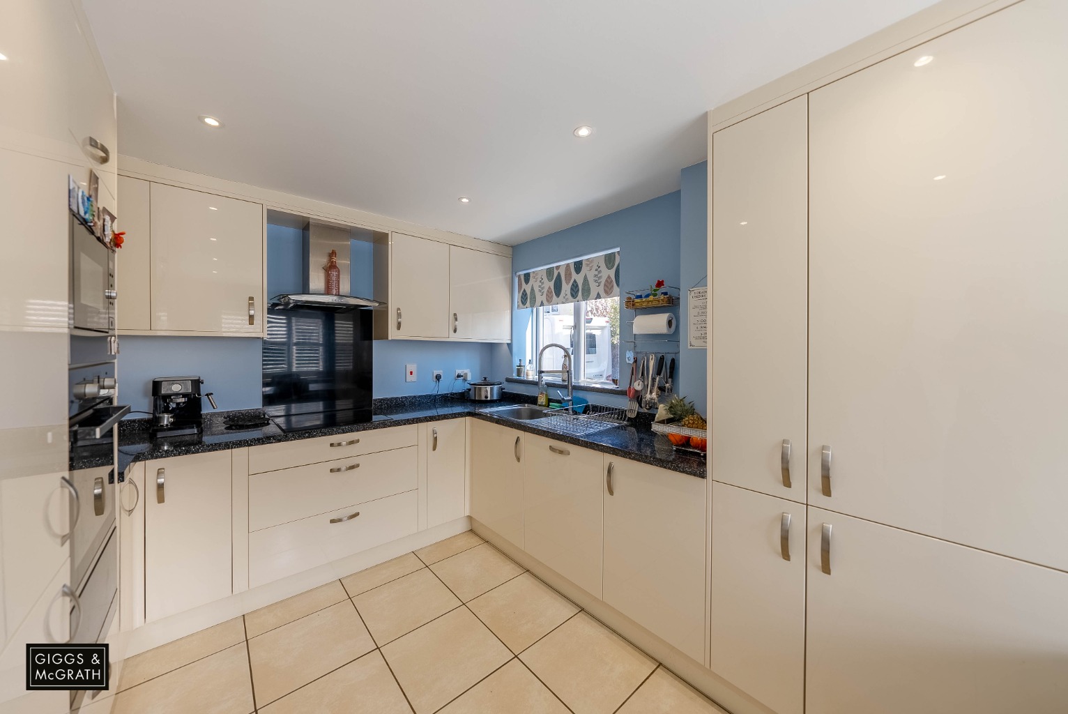 3 bed detached house for sale in Summer's Hill Drive, Cambridge  - Property Image 2
