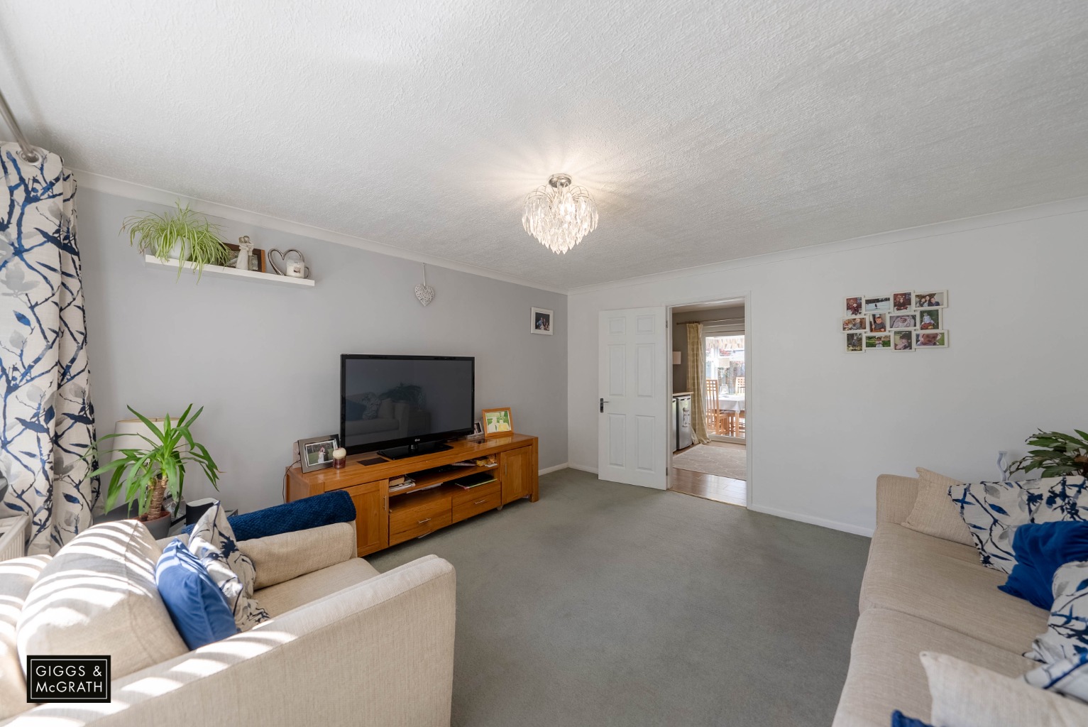 3 bed detached house for sale in The Trundle, Cambridgeshire  - Property Image 6