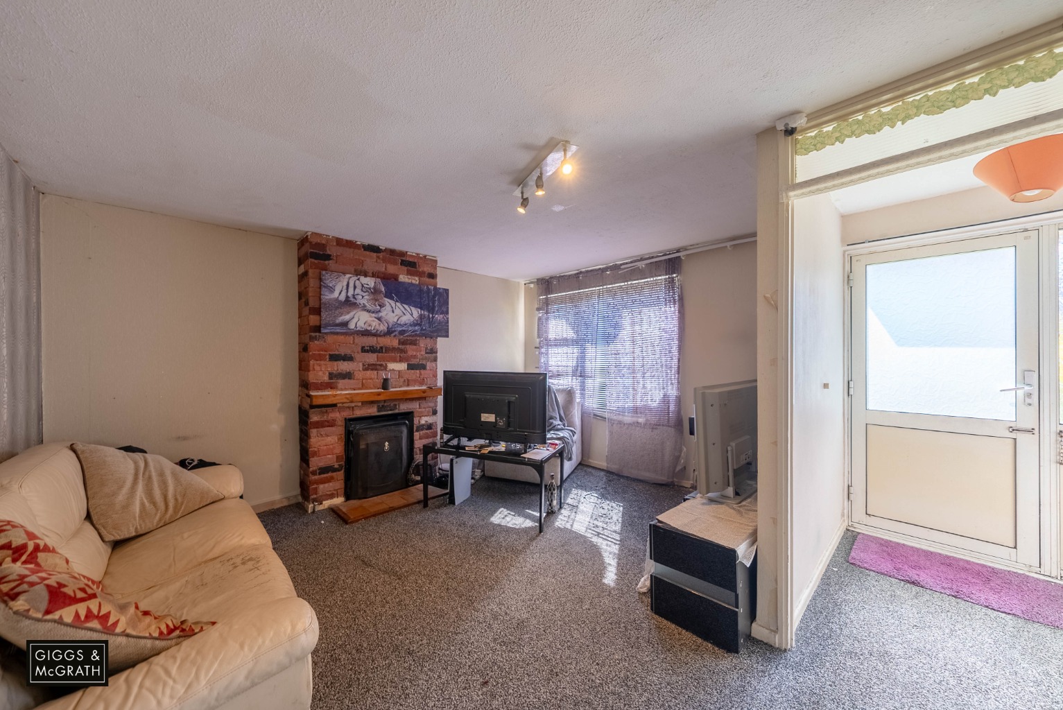 3 bed terraced house for sale in Beech Close, Huntingdon  - Property Image 3