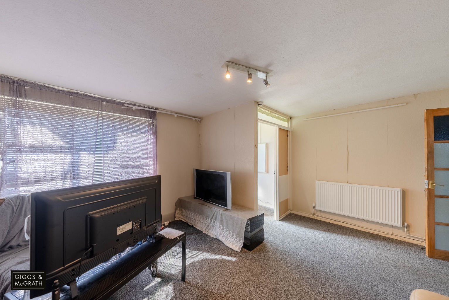 3 bed terraced house for sale in Beech Close, Huntingdon 5