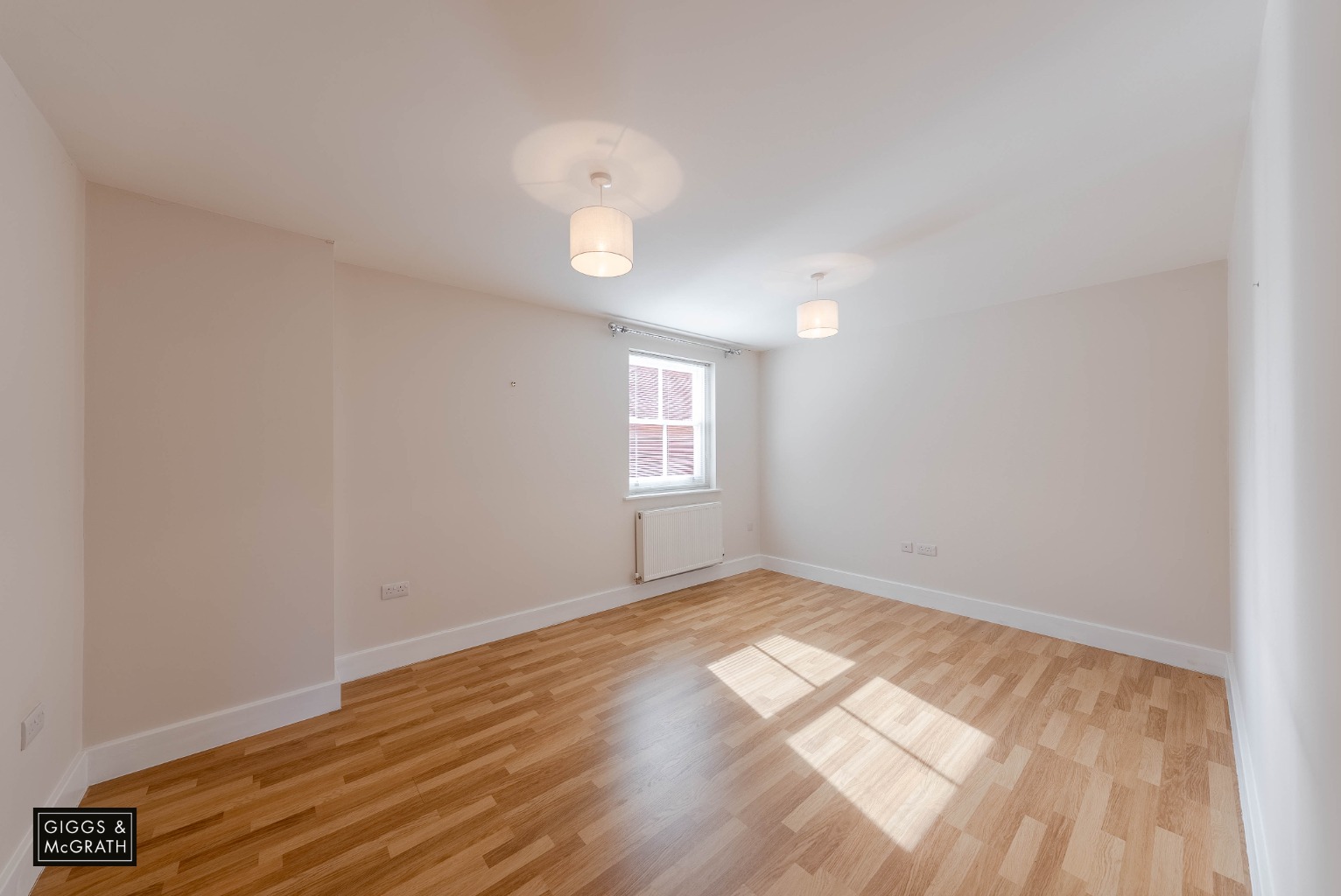 2 bed flat for sale in High Street, Huntingdon 2